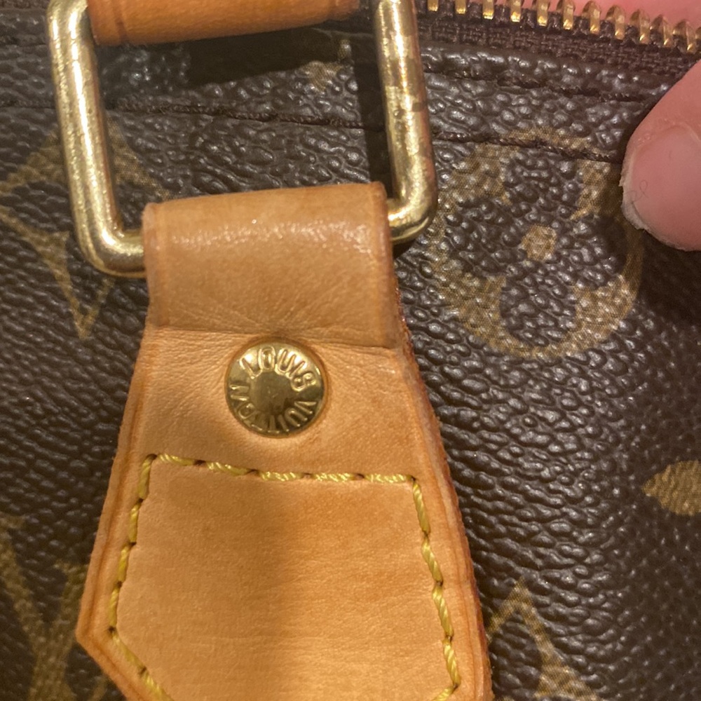 This is used bag , and good condition only corner wire is out - Picture 8 of 9